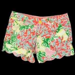 Lilly Pulitzer sz 0 Buttercup shorts with scalloped hem and floral print design
